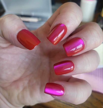 Cat Eye Cerise - Press On Gel Nails